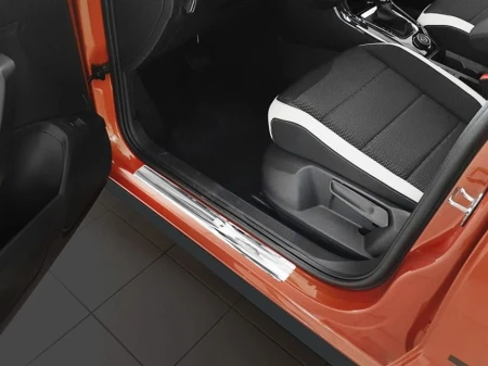Volkswagen-T-Roc-Nakladki-na-progi-Sportline2.jpg