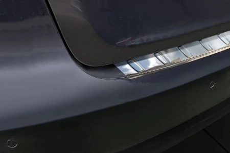 AUDI-A4-B8-KOMBI-Nakladka-listwa-ochronna-na-zderzak-tylny.jpg