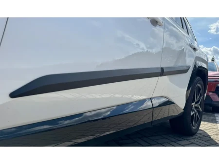 toyota-rav-4-2026-listwy-boczne (3).webp