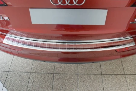 Audi-Q5-Nakladka-listwa-ochronna-na-zderzak-tylny2.jpg