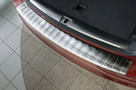Audi-Q5-Nakladka-listwa-ochronna-na-zderzak-tylny3.jpg