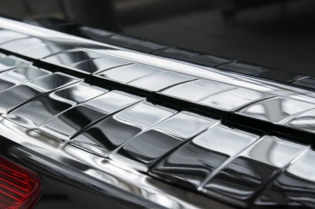 Audi-Q5-Nakladka-listwa-chromowana-na-zderzak-lustro1.jpg