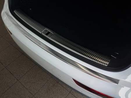 AUDI-Q5-II-Nakladka-listwa-ochronna-na-zderzak-tylny1.jpg