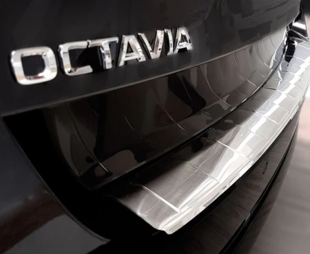 Nakladka-na-zderzak-tylny-do-Skoda-Octavia-IV-Kombi-Stal-2.jpg