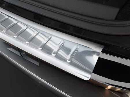 BMW-serii-2-ACTIVE-TOURER-Nakladka-listwa-ochronna-na-zderzak-tylny4.jpg