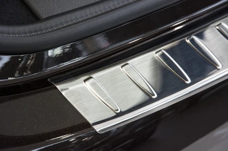 BMW-serii-2-GRAN-TOURER-Nakladka-listwa-ochronna-na-zderzak-tylny.jpg