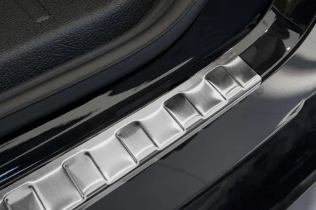 BMW-serii-X4-F26-Nakladka-listwa-ochronna-na-zderzak-tylny.jpg