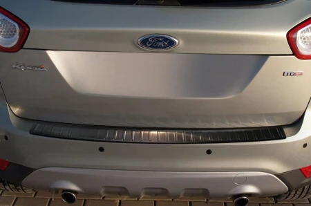Ford-Kuga-1-Czarna-Nakladka.jpg