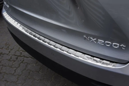 Lexus-NX-nakladka-listwa-ochronna-na-zderzak-tylny.jpg