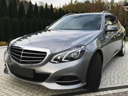 Mercedes-W212-E-klasa-Kombi-Czarna fl.jpg
