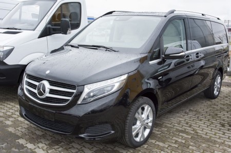 Mercedes-W447-V-klasa-Czarna3.jpg