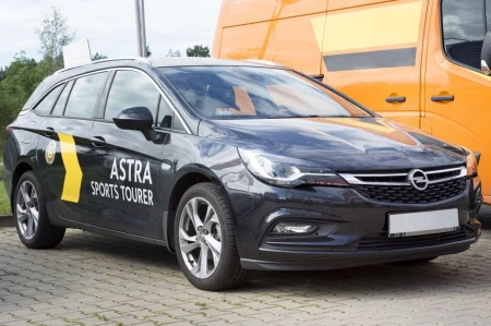 Opel-Astra-5-K-Sports-Tourer-Czarna.jpg