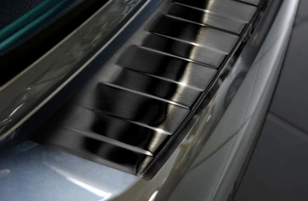insignia black1.jpg