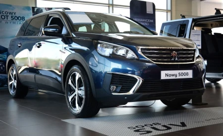 Peugeot-5008-II-Czarna.jpg