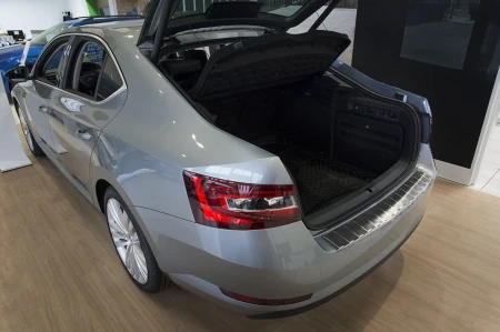 SUPERB-3-LIFTBACK3.jpg