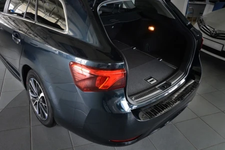 Toyota-Avensis-Mk-3-FL-Kombi-czarna2.jpg
