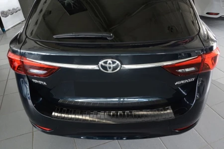 Toyota-Avensis-Mk-3-FL-Kombi-czarna3.jpg