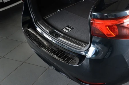 Toyota-Avensis-Mk-3-FL-Kombi-czarna4.jpg