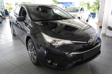 Toyota-Avensis-Mk-3-FL-Kombi-czarna5.jpg