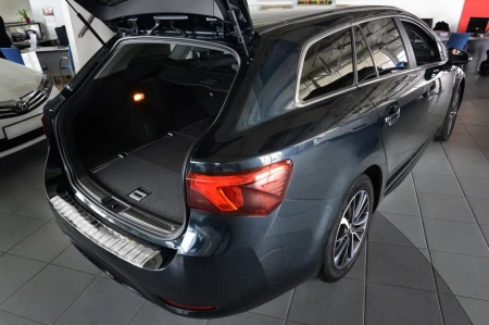 AVENSIS-Mk-3-FL-Kombi-Nakladka2.jpg