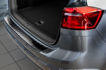 Volkswagen-Golf-Sportsvan-Czarna1.jpg