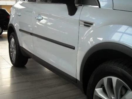 samoprzylepne-listwy-boczne-ford-kuga.jpg