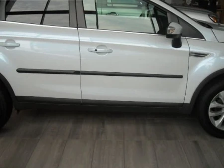 samoprzylepne-listwy-boczne-ford-kuga3.jpg