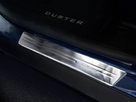 Nakladki-ochronne-progowe-do-Dacia-Duster.jpg