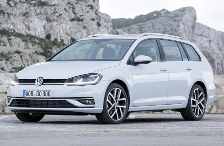 Volkswagen-Golf-7-Kombi-czarna2.jpg