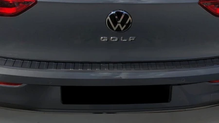Nakladka-na-zderzak-tylny-do-Volkswagen-Golf-8-Hatchback-czarna-3.jpg