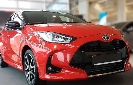 pol_pl_Nakladka-na-zderzak-tylny-do-Toyota-Yaris-4-Stal-1919_7.jpg