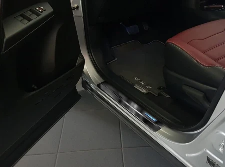 Toyota-CH-R-Czarne-Nakladki-ochronne-progowe hb2.jpg