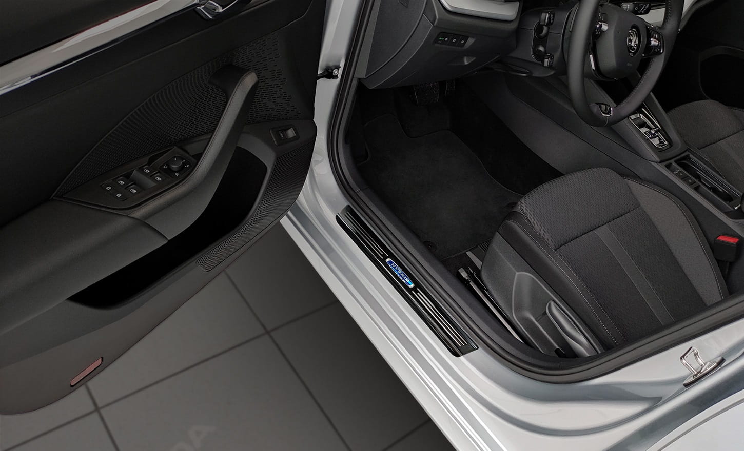 2 19045 SKODA OCTAVIA IV KOMBI 2019- NP2L.jpg