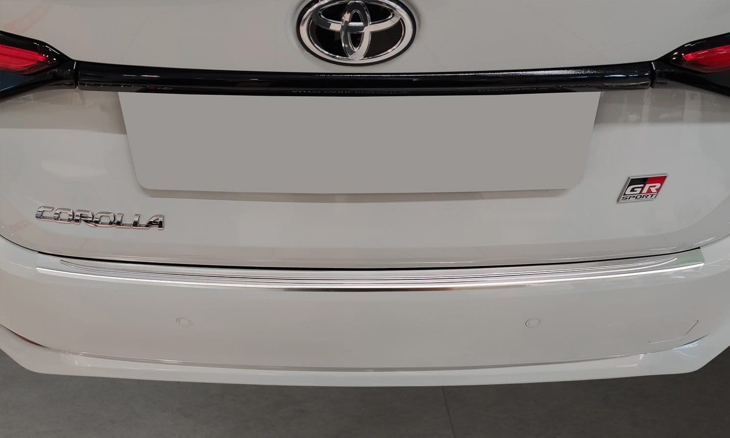 2 35860 TOYOTA COROLLA SEDAN XII 2018- LB2L.jpg