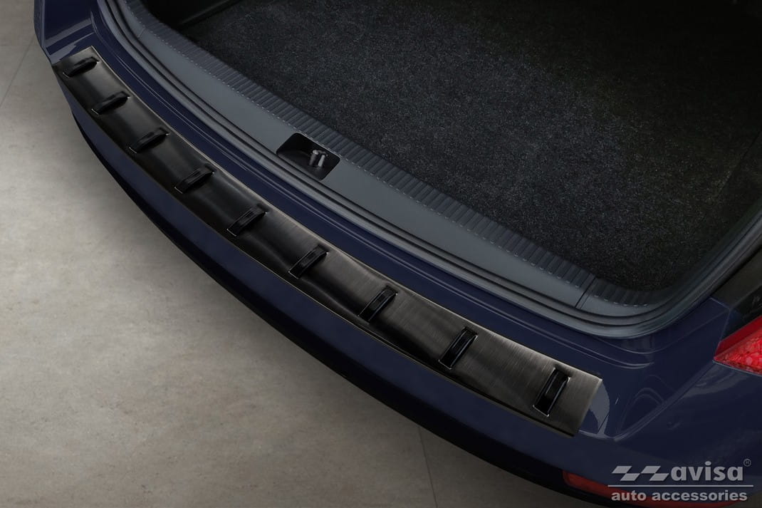 pol_pl_Nakladka-STRONG-na-zderzak-tylny-Skoda-Octavia-3-Kombi-2313_4.jpg