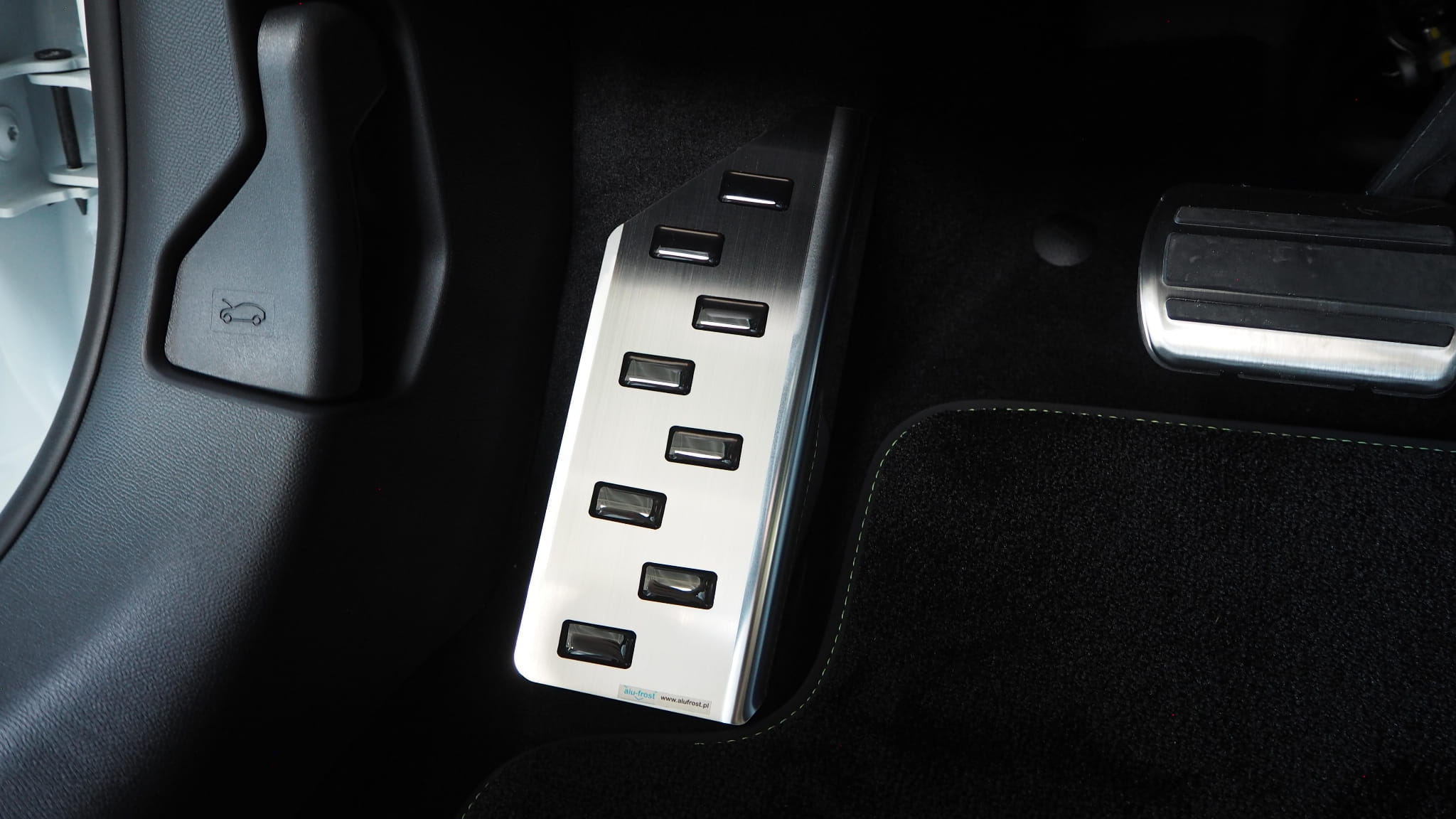 Peugeot 208 II_32-4102-4608x2592.JPG