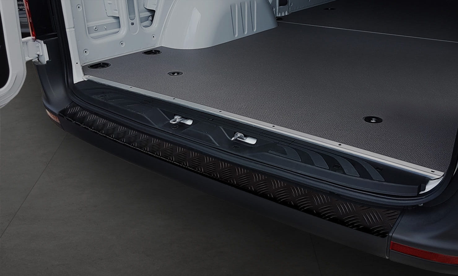 2 40201 MERCEDES SPRINTER 2018- LB4L.jpg