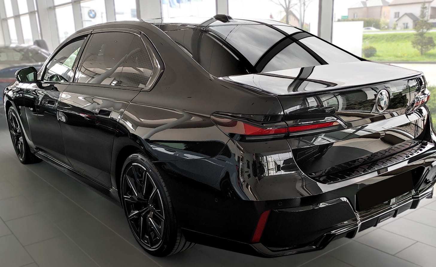 2 51049 BMW SERIA 7 VII (G70) M-PAKIET 2023- TL.jpg