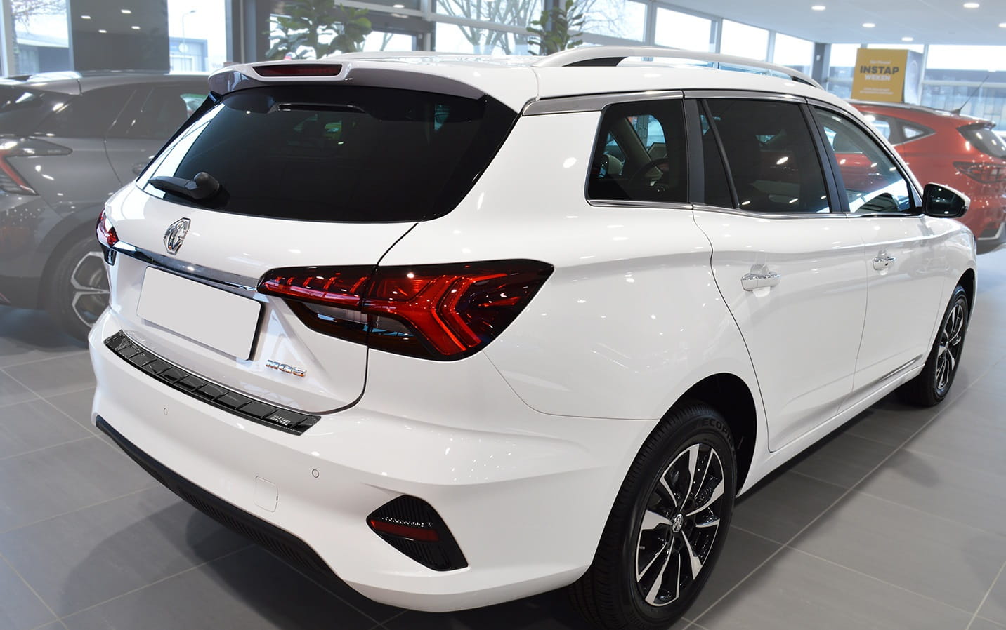 2 45377 MG 5 EV SW 2022- TL.jpg