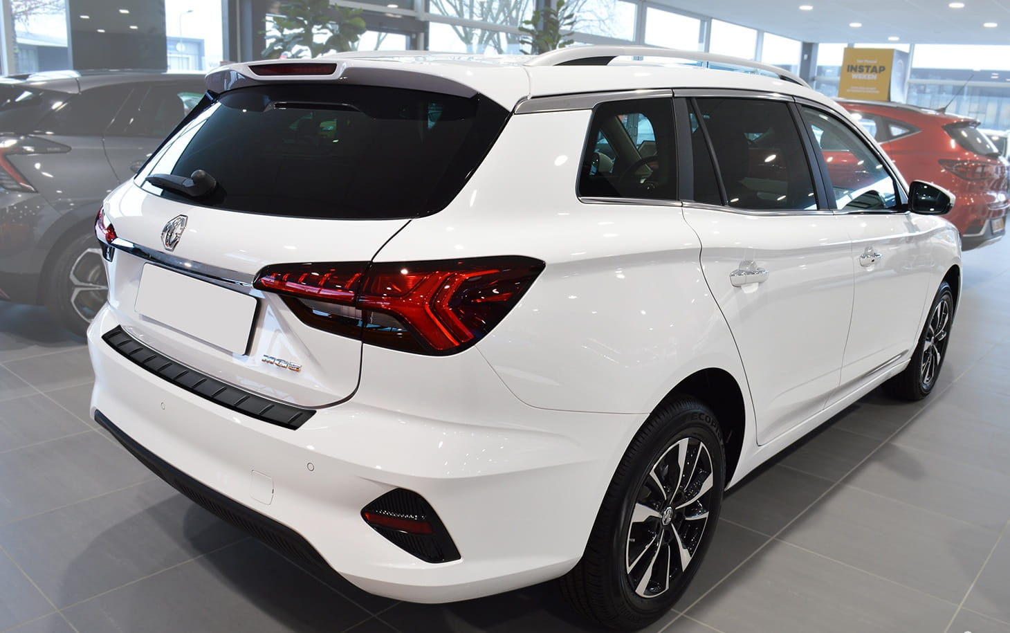 2 40346 MG 5 EV SW 2022- TL.jpg