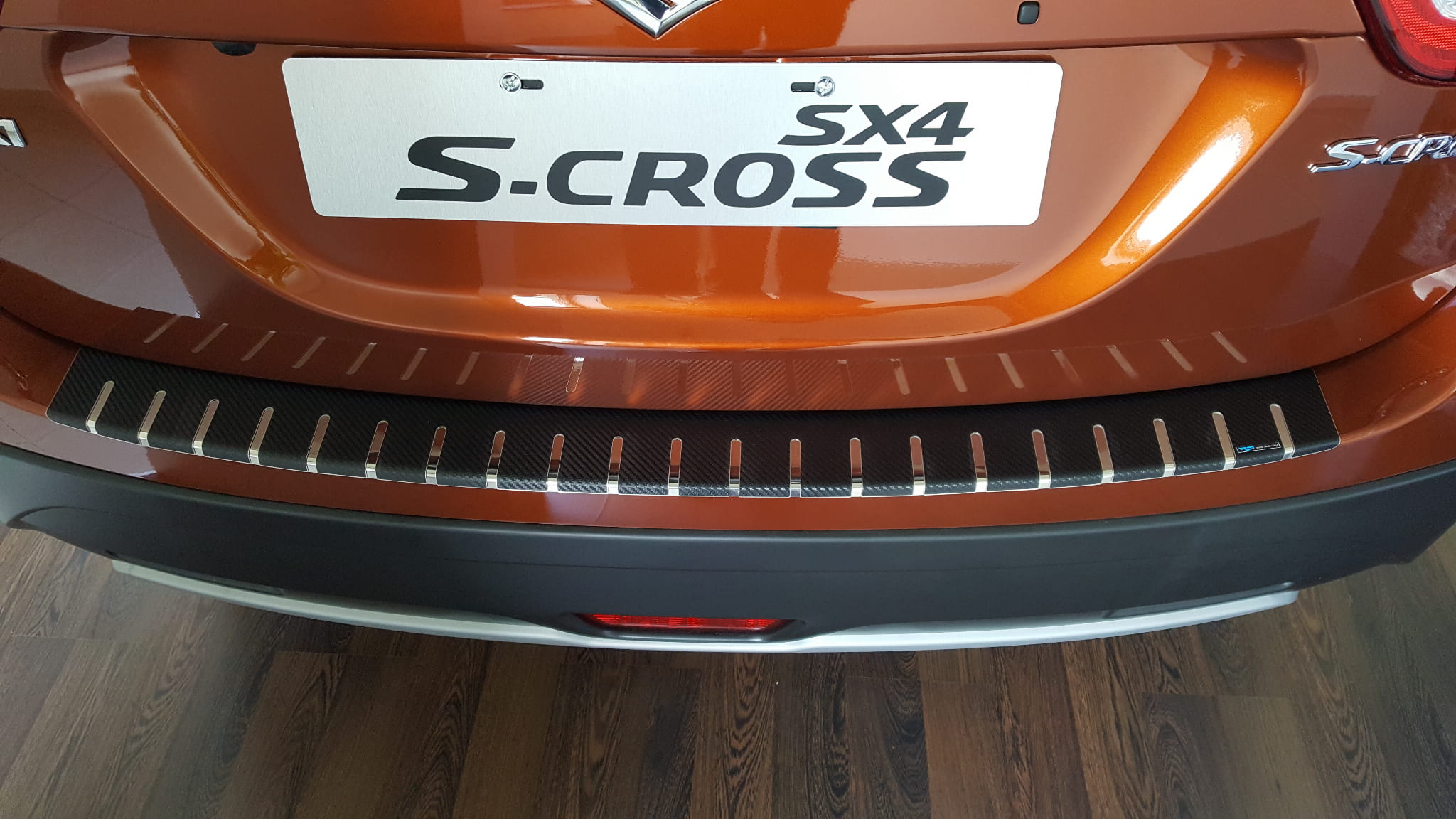 Suzuki_SX-4_S-Cross_30-4004-02.jpg