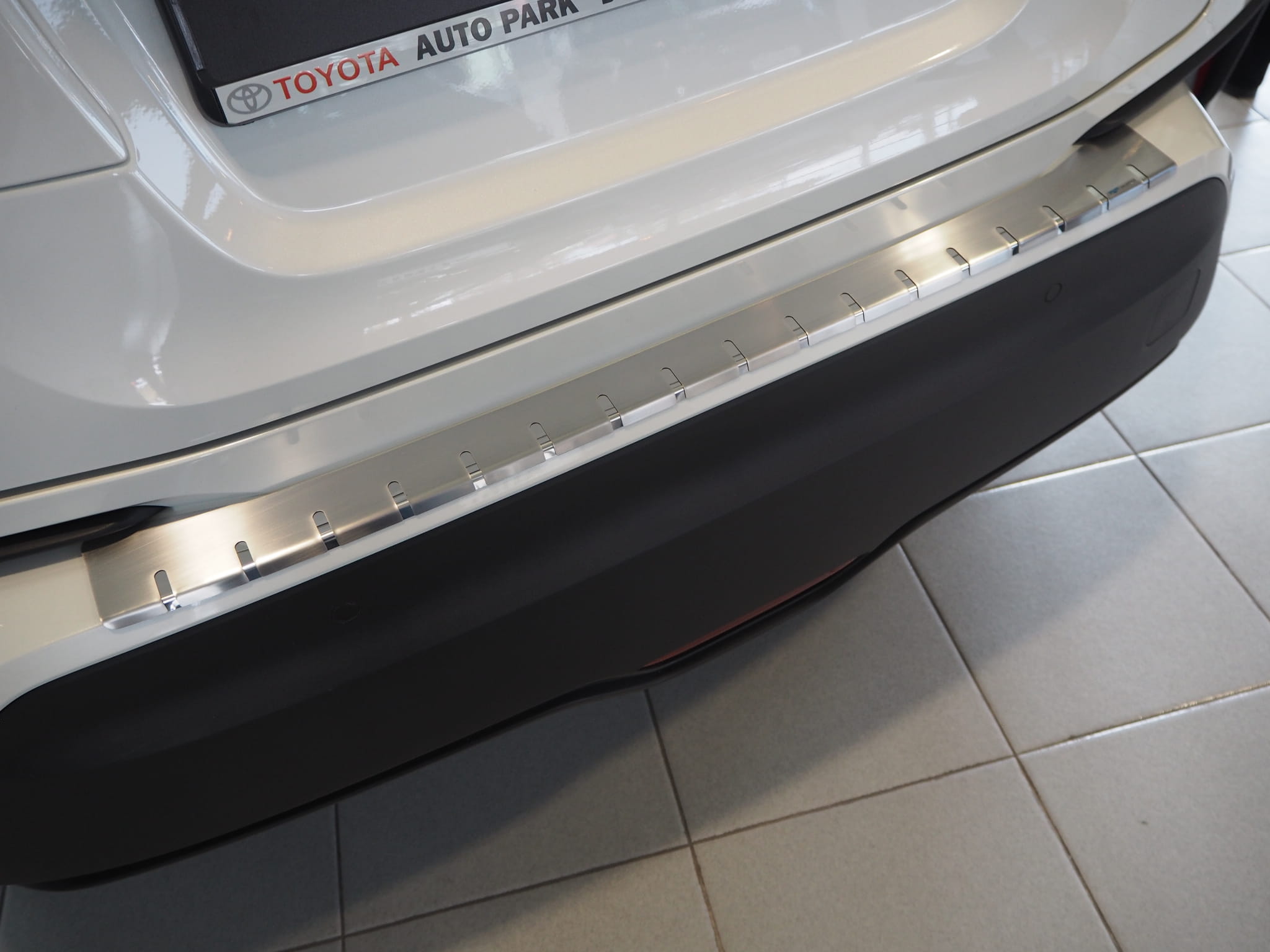Toyota_CH-R_25-5552.JPG