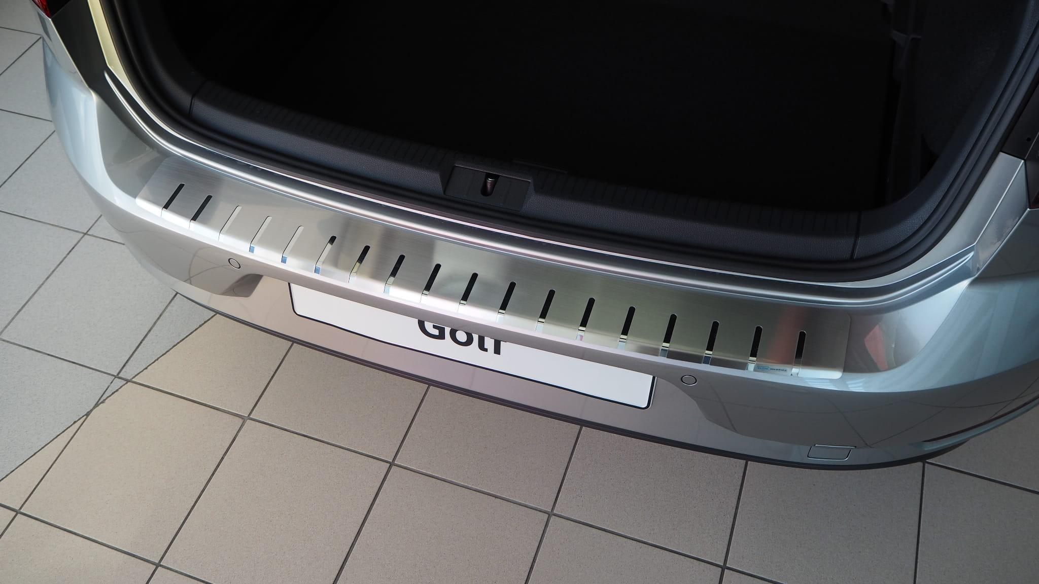 Volkswagen_Golf_VII_5D_25-3990_01.JPG