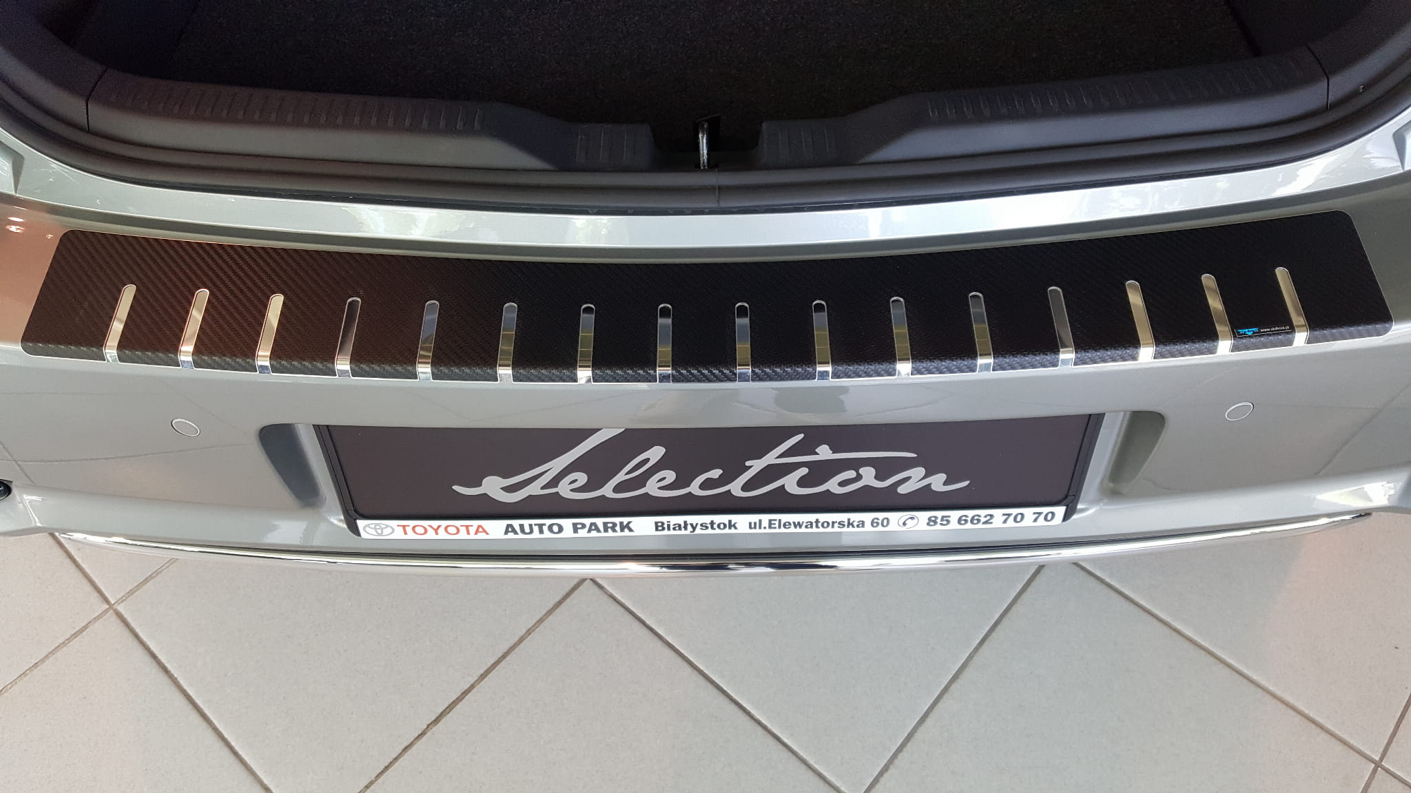 Toyota_Auris_II_FL_5D_30-5533-01.jpg