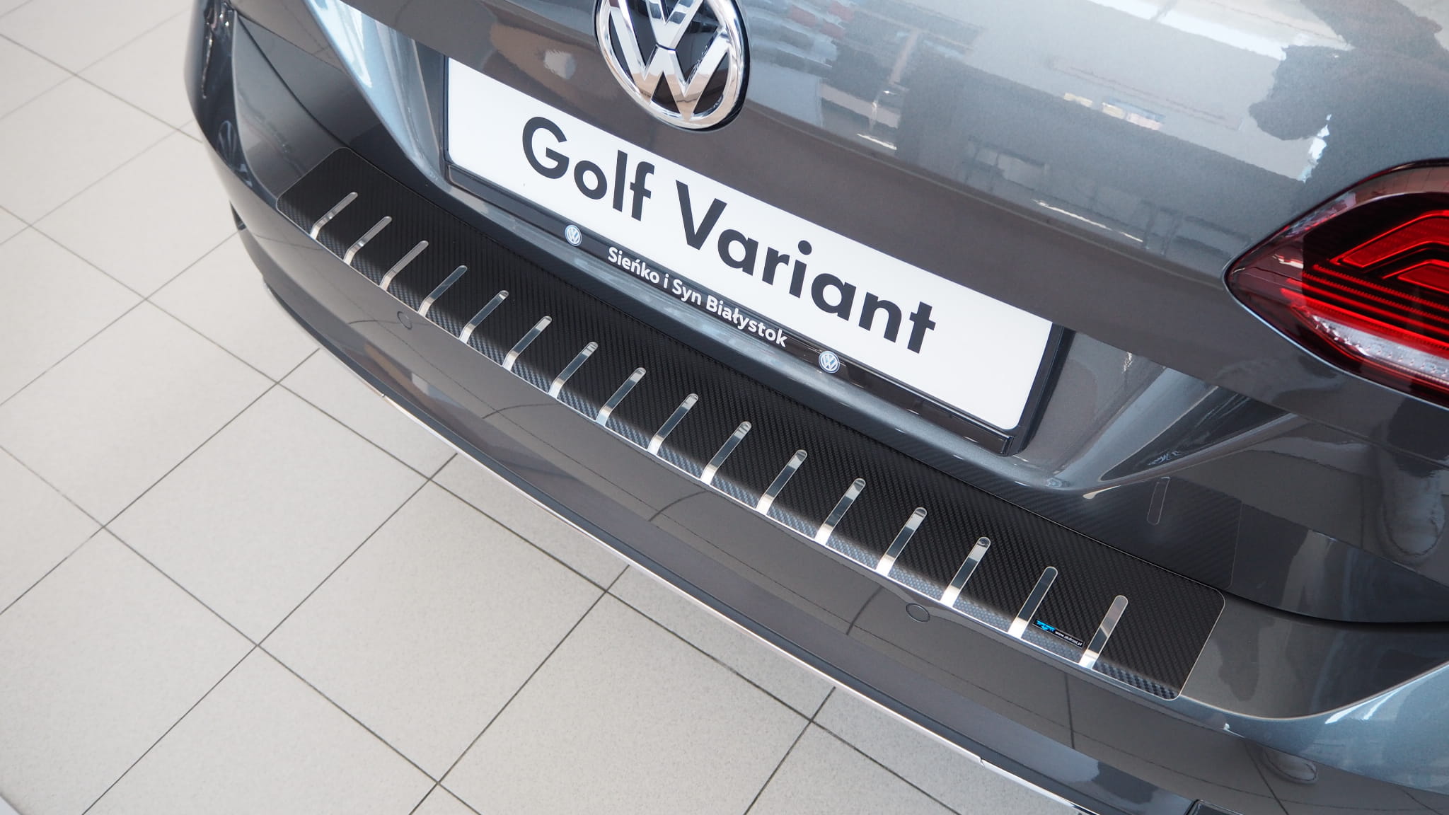 Volkswagen_Golf_VII_Kombi_30-4011_02.JPG