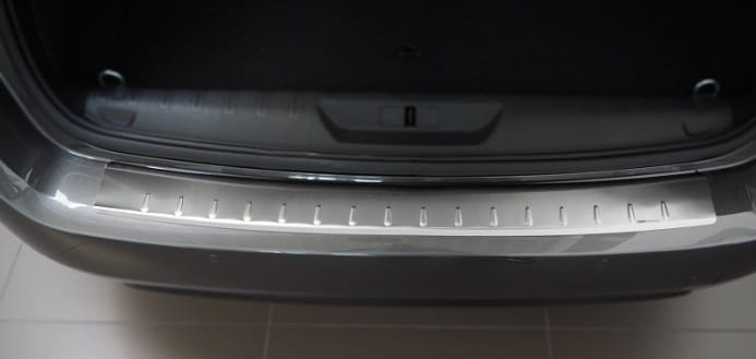 nakladka-z-zagieciem-na-zderzak-stal (4).jpg