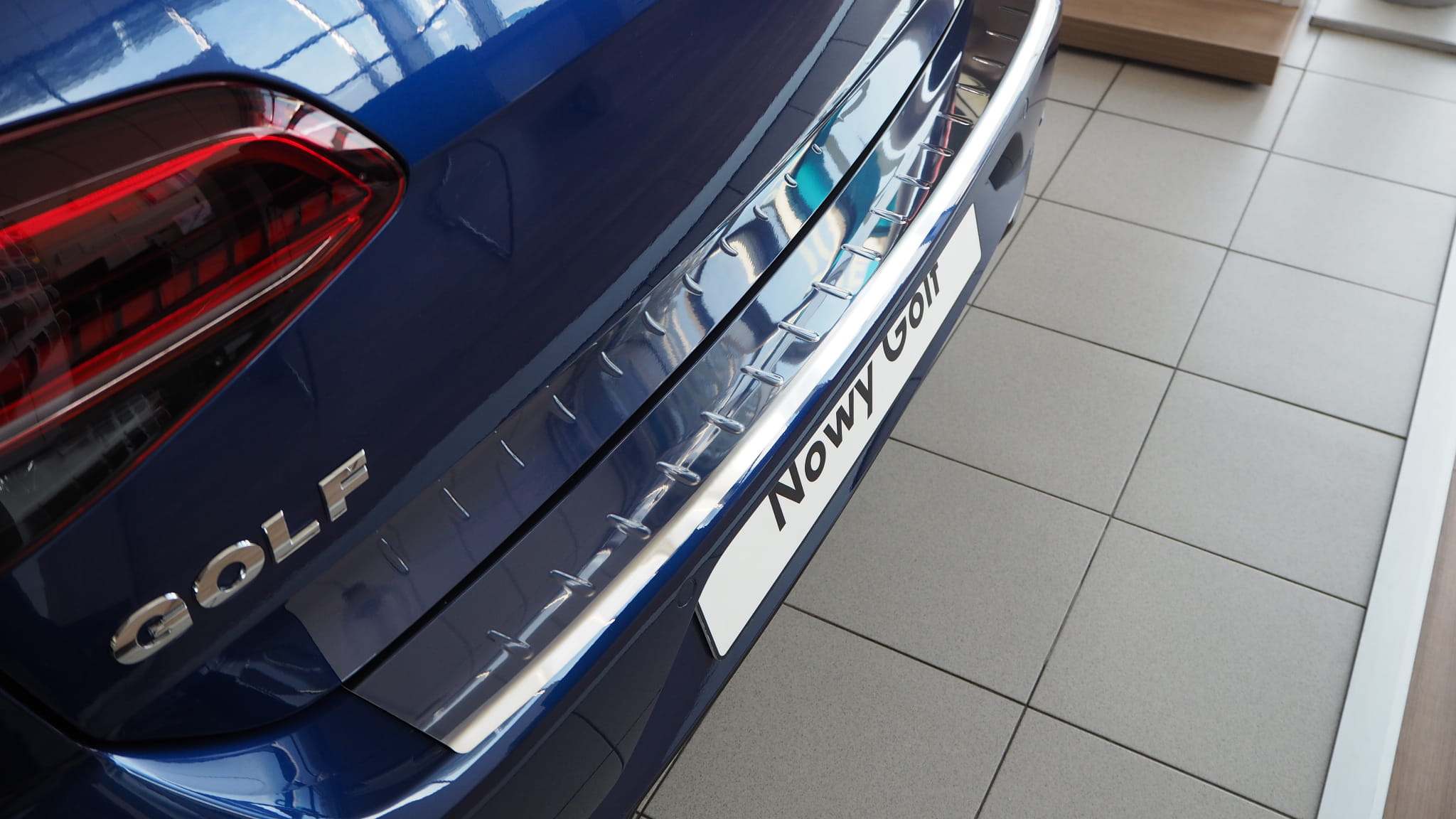Volkswagen_Golf_VII_5D_60-3990_02.JPG