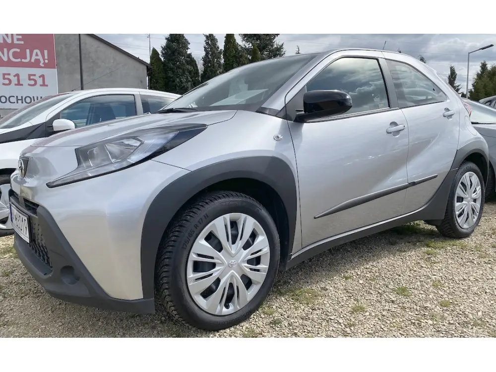 toyota-aygo-x-2022-listwy-boczne (2).webp