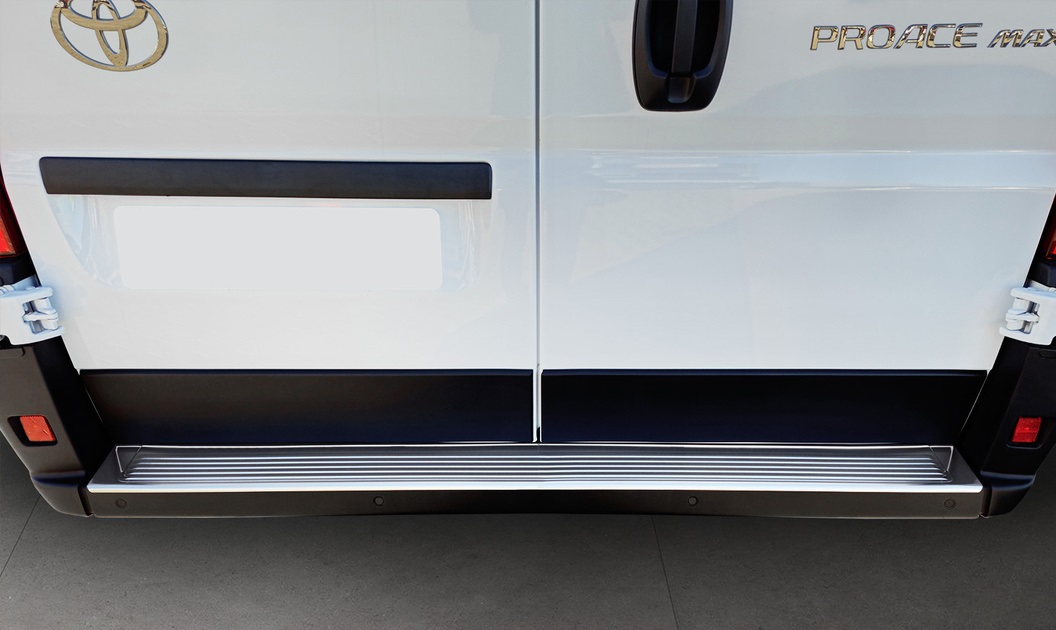 pol_pl_Nakladka-listwa-ochronna-na-zderzak-tylny-Toyota-Proace-Max-Stal-2930_6.jpg