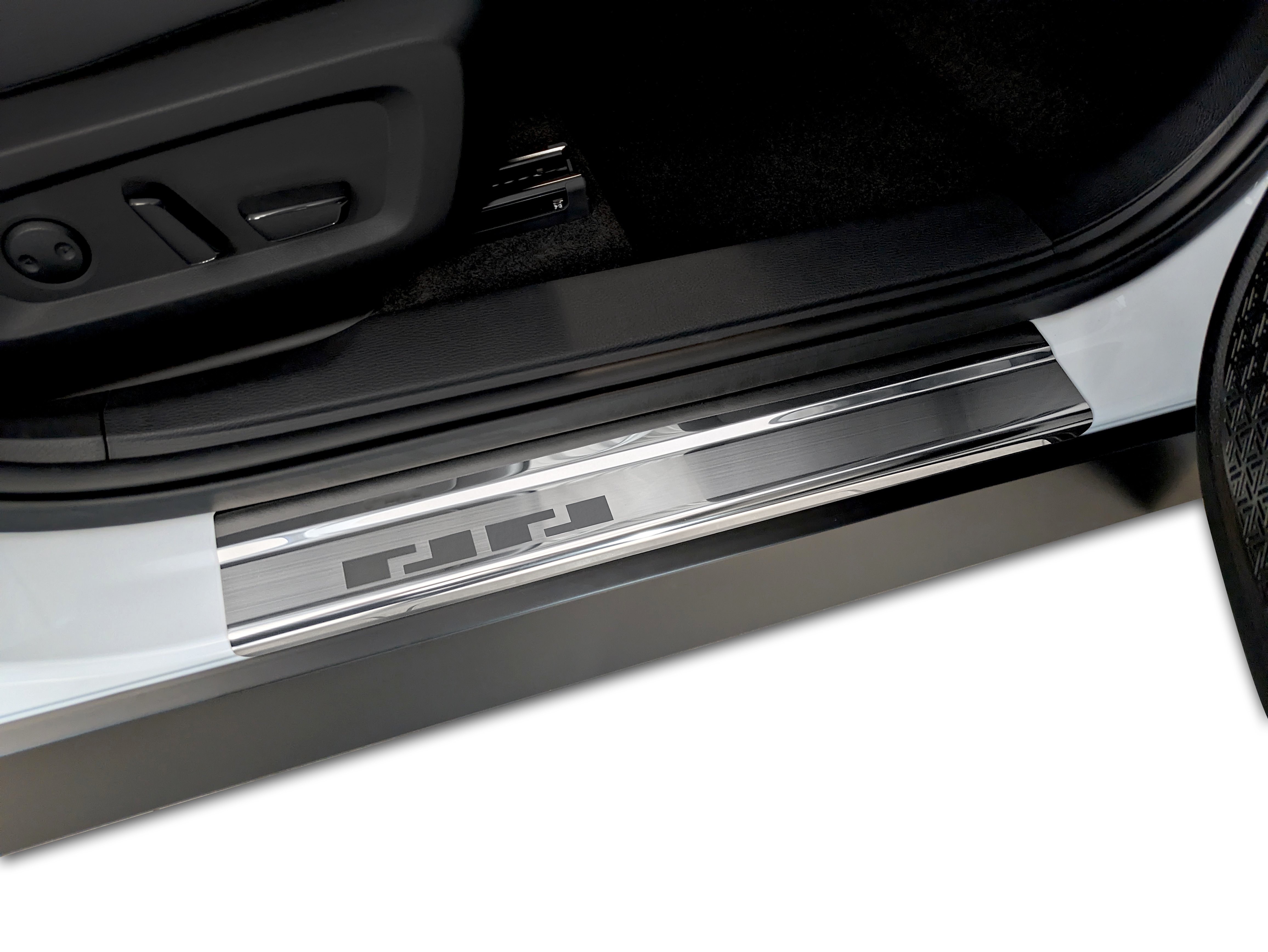 Mitsubishi Outlander IV_2025-_08-0632_przód.jpg